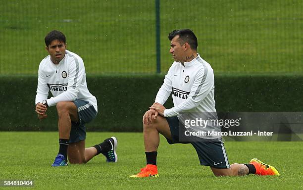 Eder Citadin Martins and Gary Alexis Medel of FC Internazionale train during of the FC Internazionale Juvenile Team training Session on July 31, 2016...