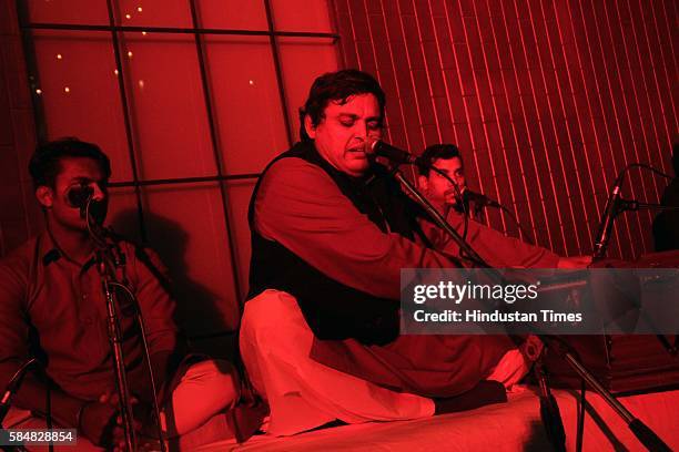 Fateh Rapper 137 Indian Qawwali Stock Photos, High-Res Pictures, and Images - Getty ...