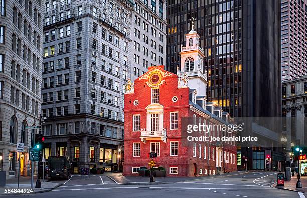 iconic old state house, boston, massachusetts, america - boston massachusetts imagens e fotografias de stock