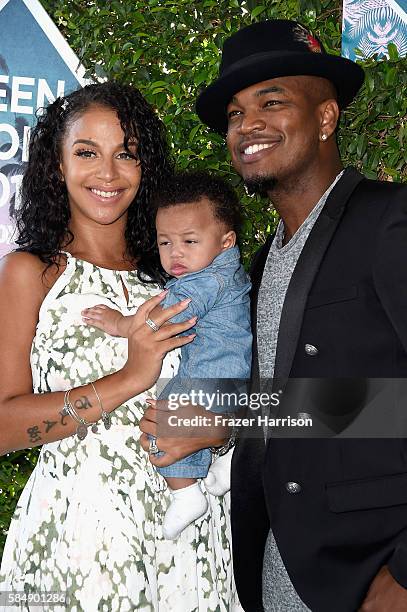 Recording artist Ne-Yo and Crystal Renay attend the Teen Choice Awards 2016 at The Forum on July 31, 2016 in Inglewood, California.