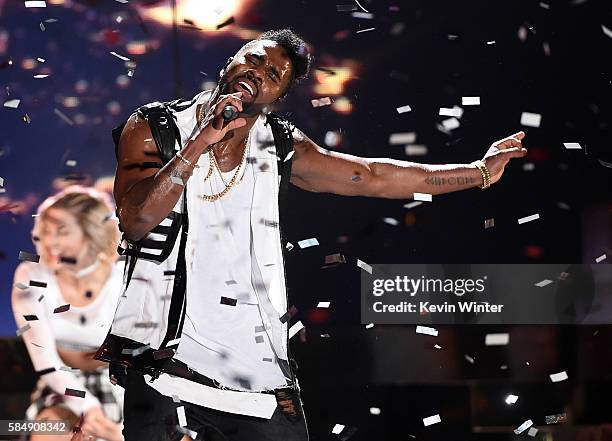 Recording artist Jason Derulo performs onstage during Teen Choice Awards 2016 at The Forum on July 31, 2016 in Inglewood, California.