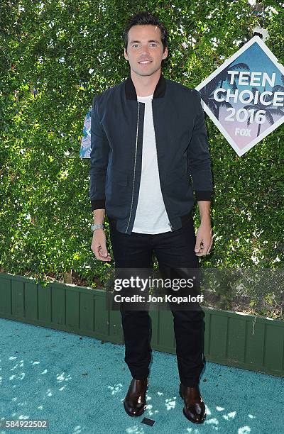 Actor Ian Harding arrives at the Teen Choice Awards 2016 at The Forum on July 31, 2016 in Inglewood, California.