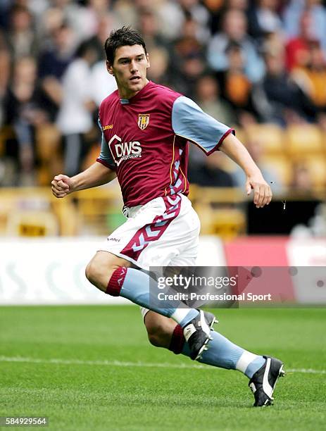 Gareth Barry of Aston Villa in action during the pre-season friendly match between Wolverhampton Wanderers and Aston Villa at Molineux, July 30, 2005...