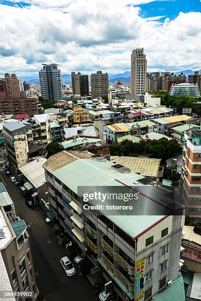 new and old - taichung city skyline (台中市) in taichung (台中) taiwan (台湾) - 台湾 stockfoto's en -beelden