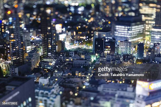 a view of tokyo in the evening - colinas de roppongi imagens e fotografias de stock