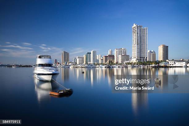 manila bay - daytime long exposure - manila philippines stockfoto's en -beelden