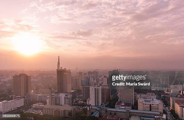 nairobi - sunset over the rooftops - quênia - fotografias e filmes do acervo