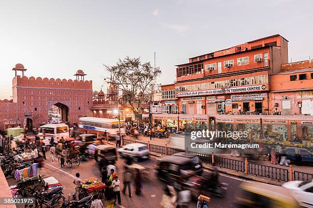 chandpol bazaar near chandpol gate - jaypour photos et images de collection