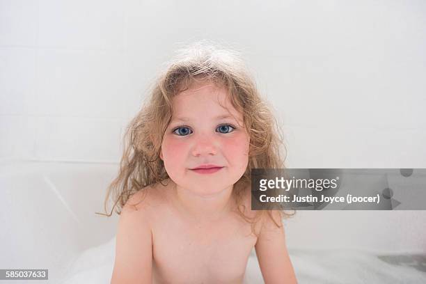 girl with frizzy hair in bath - frizzy stock pictures, royalty-free photos & images