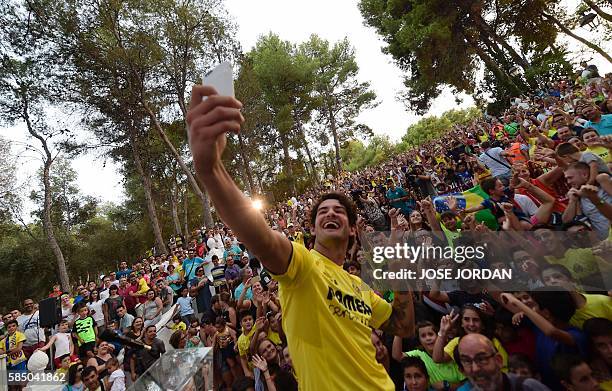 Villarreal's new signing Brazilian Alexandre Rodrigues da Silva "Pato" takes selfies with fans during his Official presentation at Ermita de la Mare...