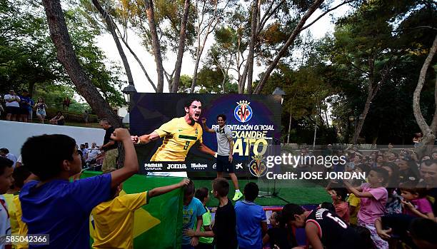 Villarreal's new signing Brazilian Alexandre Rodrigues da Silva "Pato" waves to supporters during his Official presentation at Ermita de la Mare de...