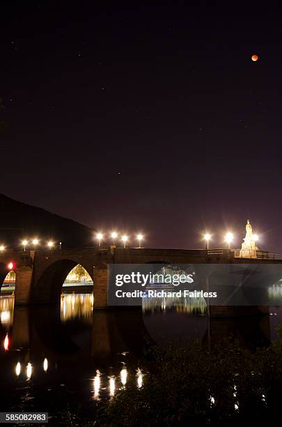 blood moon over the bridge - total lunar eclipse over germany stock pictures, royalty-free photos & images