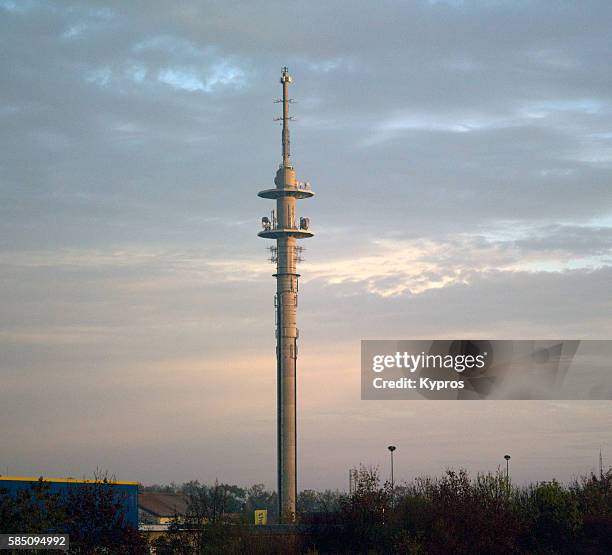 europe, germany, berlin area, view of radio communication tower - aufnahme von unten stock pictures, royalty-free photos & images