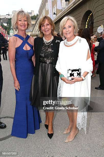 Charlotte von Bismarck Schoenhausen, princess Ursula of Bavaria and Inge Wrede-Lanz during the premiere of the opera 'Manon Lescaut' on August 1,...