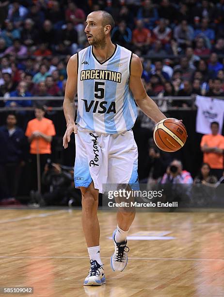 Emanuel Ginobili of Argentina dribbles the ball during a match between Argentina and France as part of Super 4 at Orfeo Superdomo on August 01, 2016...