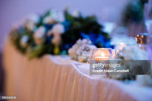 head table at wedding reception - big wedding reception stock pictures, royalty-free photos & images