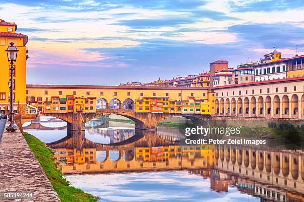 ponte vecchio in florence, tuscany, italy - florence italy 個照片及圖片檔