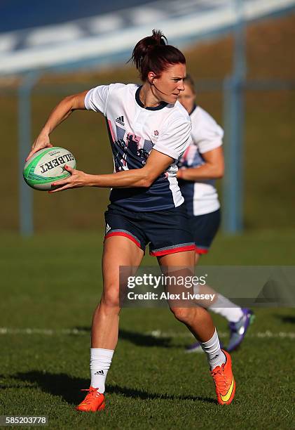 Joanne Watmore passes the ball during the Great Britain Rugby 7's training session at Cruzeiro FC on August 1, 2016 in Belo Horizonte, Brazil.