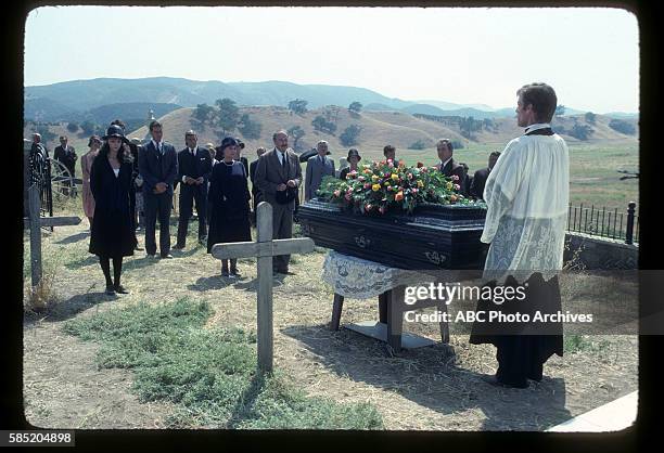 Miniseries - Airdate: March 27 through 30, 1983. L-R: RACHEL WARD;BRETT CULLEN;DWIER BROWN;JEAN SIMMONS;RICHARD KILEY;BILL MOREY;ANTOINETTE...