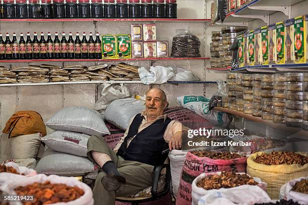 grand bazaar of diyarbakir, turkey - diyarbakir stock-fotos und bilder