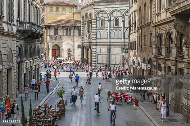 new pedestrian area near piazza (square) del duomo - florence italy stockfoto's en -beelden