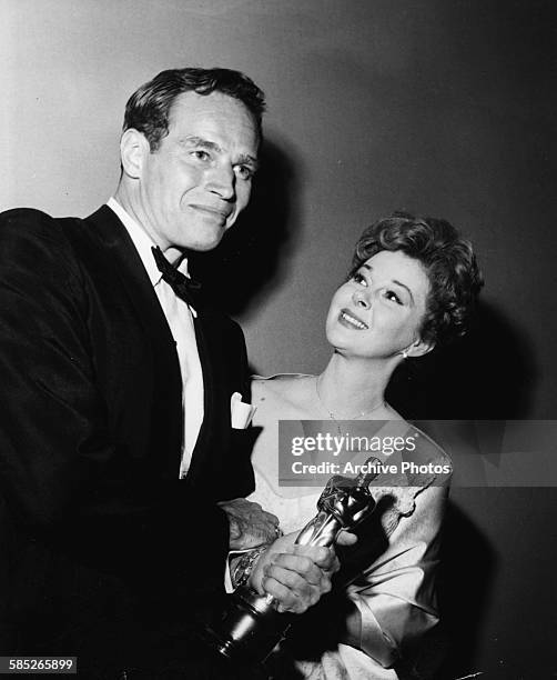 Actor Charlton Heston holding his Oscar for the film 'Ben Hur', with presenter Susan Hayward, at the 32nd Academy Awards, Los Angeles, April 4th 1960.