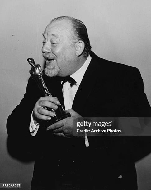 Actor Burl Ives holding his Best Supporting Actor Oscar for the film 'The Big Country', at the 31st Academy Awards, Los Angeles, April 6th 1959.