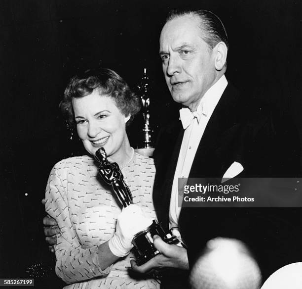 Actress Shirley Booth being with her Best Actress Oscar for the film 'Come Back, Little Sheba', with host Fredric March, at the 25th Academy Awards,...