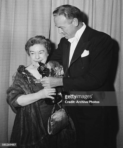 Actress Josephine Hull receiving her Best Supporting Actress Oscar from Dean Jagger, for the film 'Harvey', at the 23rd Academy Awards, Los Angeles,...