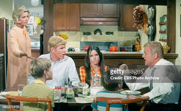 Theatrical movie originally released August 7, 1968. Pictured from left to right, Doris Day , Jimmy Bracken , John Findlater , Barbara Hershey ,...