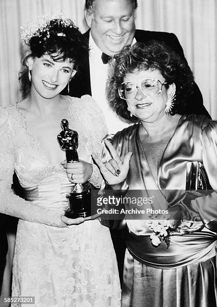 Deaf actress Marlee Matlin holding her Best Actress Oscar for the film 'Children of the Lesser God', with her parents, at the 59th Academy Awards,...
