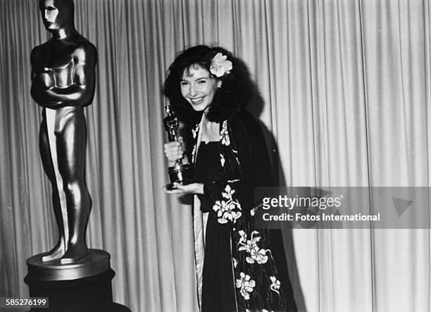 Actress Mary Steenburgen holding her Best Supporting Actress Oscar for the film 'Melvin and Howard', at the 53rd Academy Awards, Los Angeles, March...
