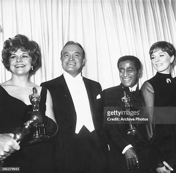 Actress Estelle Parsons holding her Best Supporting Actress Oscar for the film 'Bonnie and Clyde', with host Bob Hope , Sammy Davis Jr accepting an...