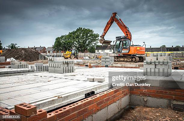 tractor, building materials on construction site - construction material stockfoto's en -beelden