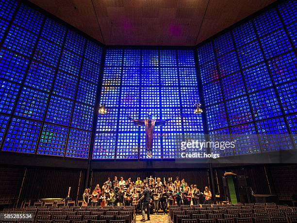 choir in berlin, germany - kaiser wilhelm memorial church stock pictures, royalty-free photos & images