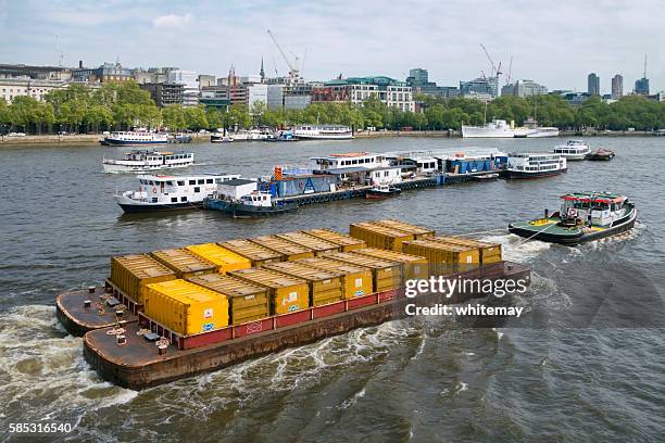 barges being towed down the river thames by tug - tug barge stock pictures, royalty-free photos & images