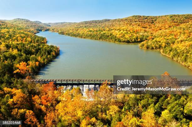 eureka springs, arkansas - ozark mountains stockfoto's en -beelden