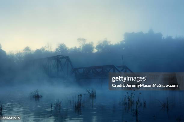 eureka springs, arkansas - ozark mountains stockfoto's en -beelden