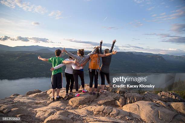 friends enjoying view on hill, angels rest, columbia river gorge, oregon, usa - columbia gorge ストックフォトと画像