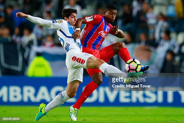 Stefan Medina of Pachuca fights for the ball with Carlo Costly of Olimpia during a match between Pachuca and Olimpia as part of Liga de Campeones...