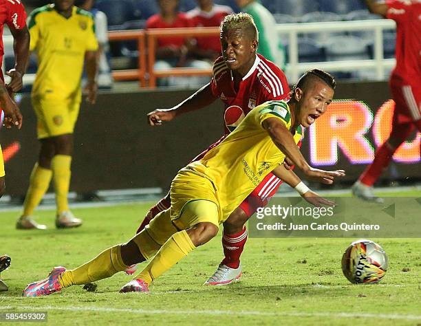 Brayan Angulo of America fights for the ball with Harlin Suarez of Leones during a match between America de Cali and Leones as part of round 5 of...