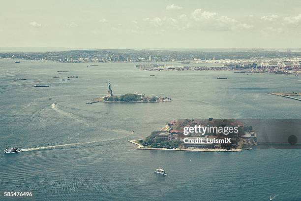 new york - insel liberty island stock-fotos und bilder