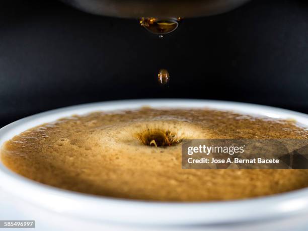 espresso making machine - coffee capsules stock-fotos und bilder