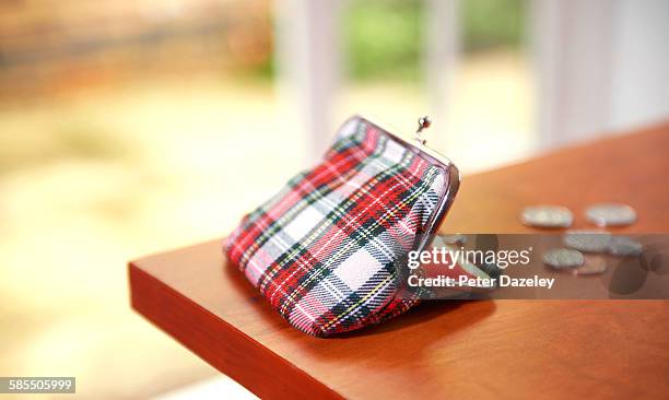 open purse with coins - portemonnee stockfoto's en -beelden