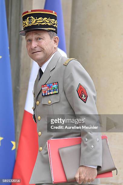 Army Commander in Chief, General Pierre de Villiers arrives at the Elysee Palace for a security council with French President Francois Hoillande on...