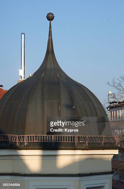 europe, germany, bavaria, munich, view of onion dome roof on private house - zwiebel - fotografias e filmes do acervo