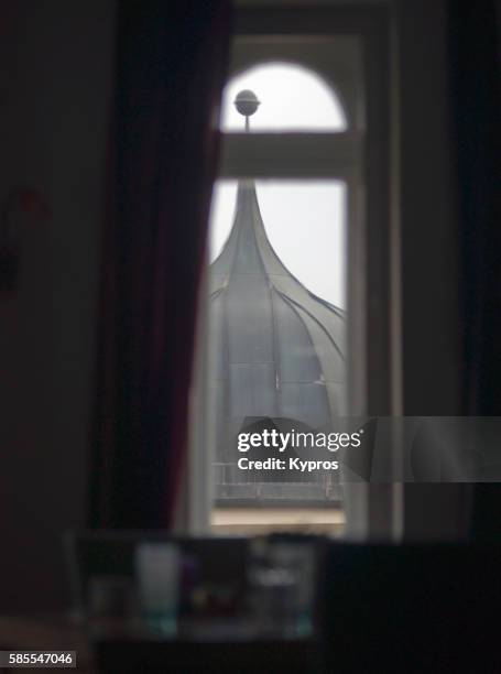 europe, germany, bavaria, munich, view of traditional copper onion dome roof through window of private home - zwiebel - fotografias e filmes do acervo