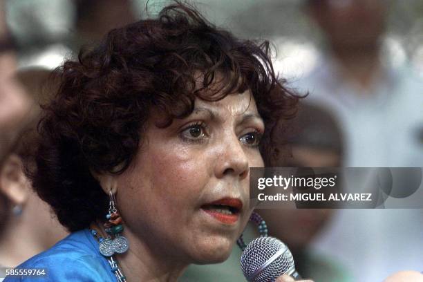 The wife of ex-President Daniel Ortega, Rosario Murillo is seen at a press conference in Managua,Nicaragua 13 December 2001. Rosario Murillo, esposa...