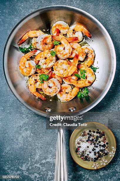 cooked shrimp - shrimp scampi stock-fotos und bilder