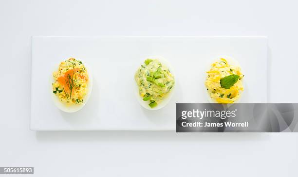 platter of deviled eggs - hard boiled eggs stock-fotos und bilder
